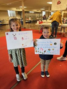 RSZ Kids with welcome signs